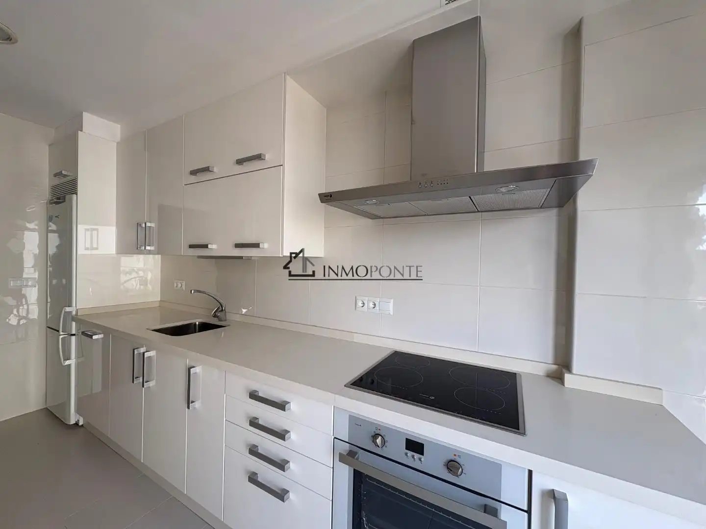 Cocina de Piso de alquiler en Pontevedra Capital  con Calefacción y Trastero