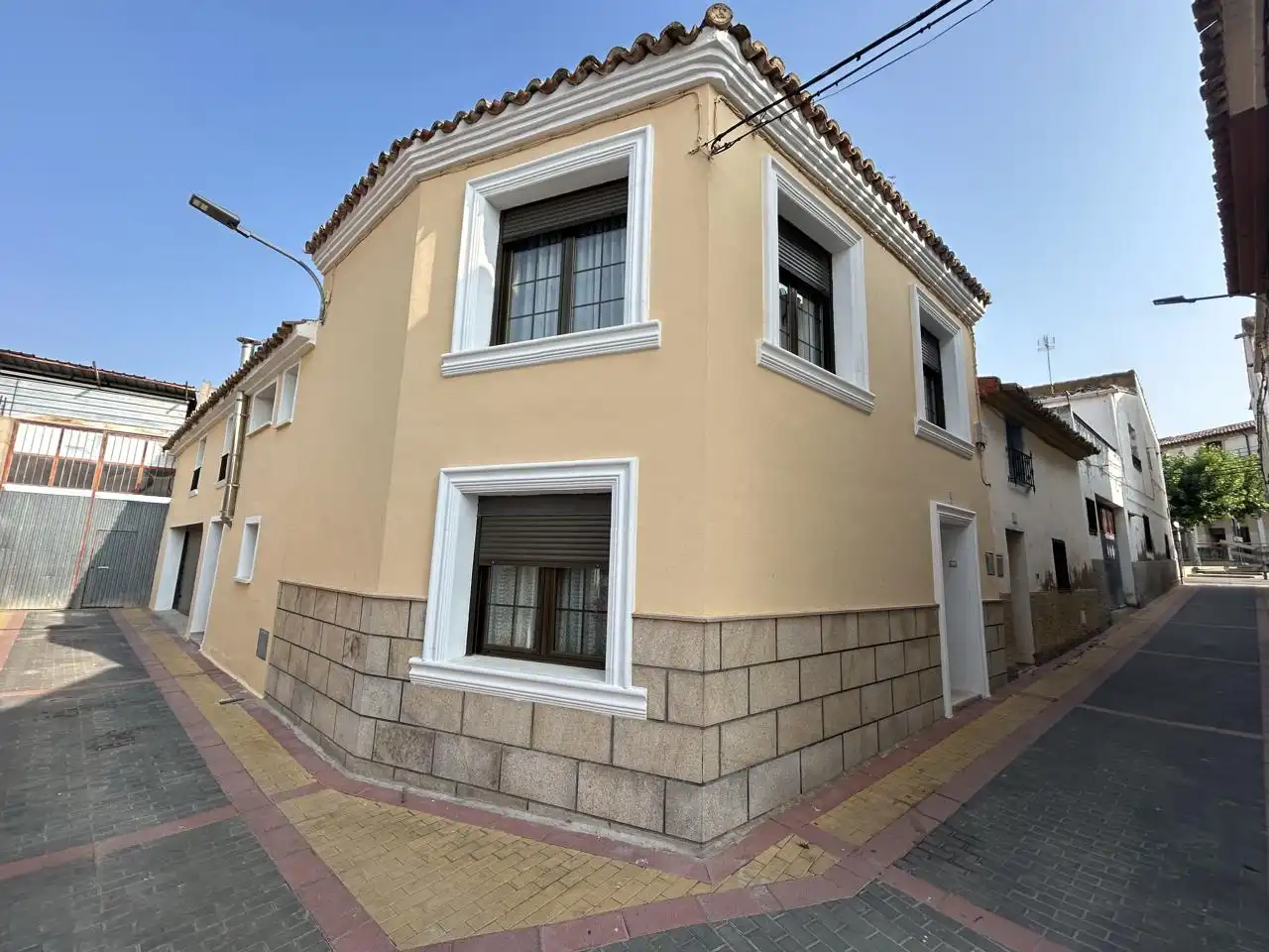 Vista exterior de Casa o xalet en venda en Novallas amb Terrassa