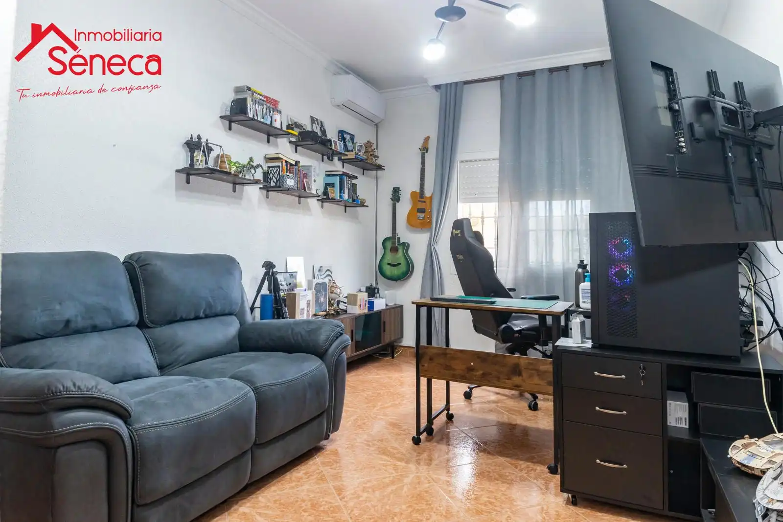 Living room of Houses for sale in La Carlota  with Air Conditioner, Heating and Private garden