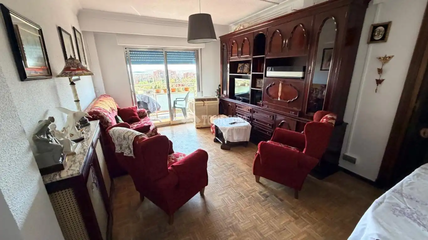 Sala d'estar de Pis en venda en Madrid amb Calefacció, Parquet i Terrassa