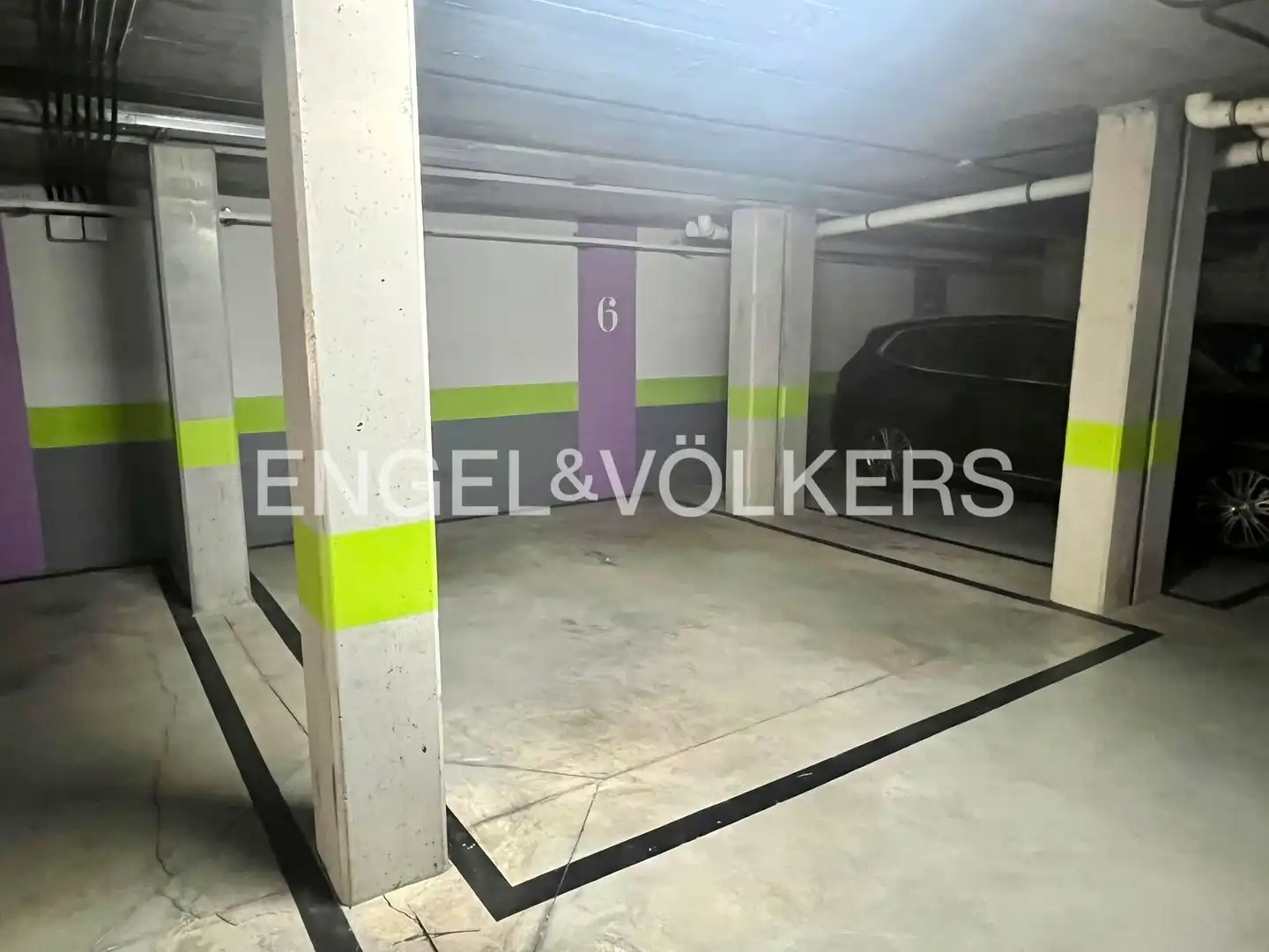 Parking de Apartamento de alquiler en Madrid con Aire acondicionado, Calefacción y Jardín privado