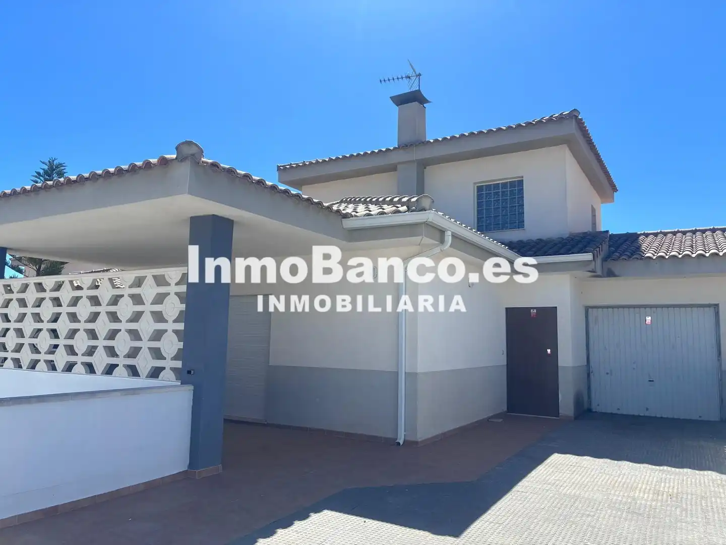 Exterior view of Houses for sale in Montserrat  with Private garden and Terrace