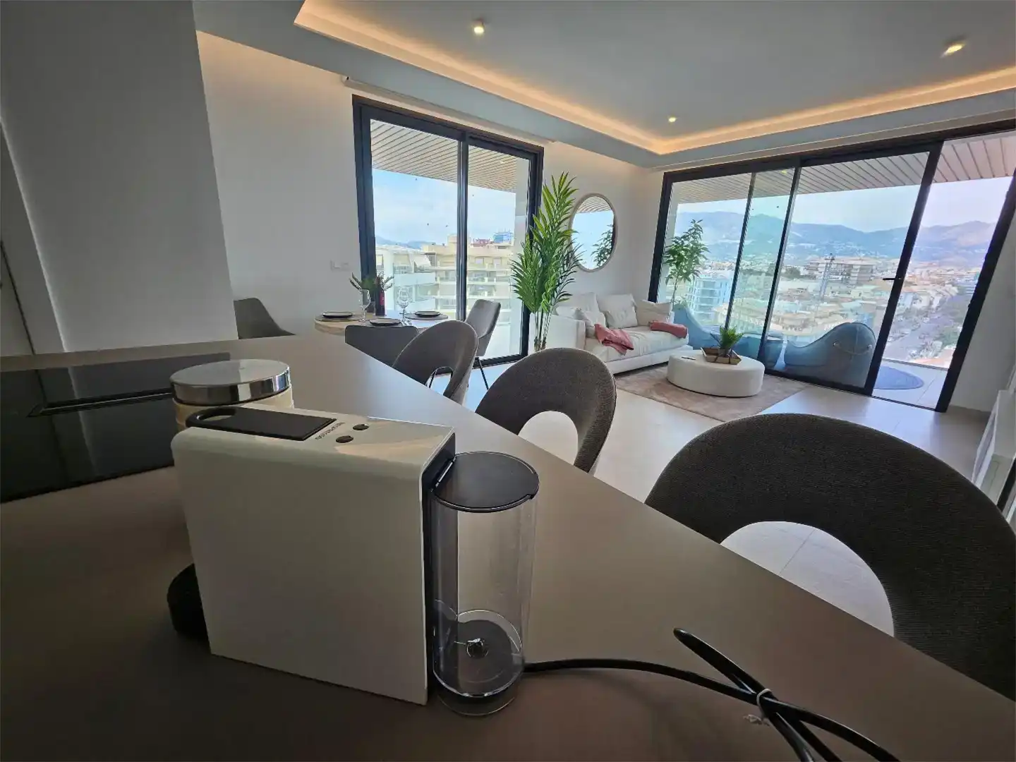 Sala d'estar de Pis en venda en Fuengirola amb Aire condicionat, Piscina i Balcó