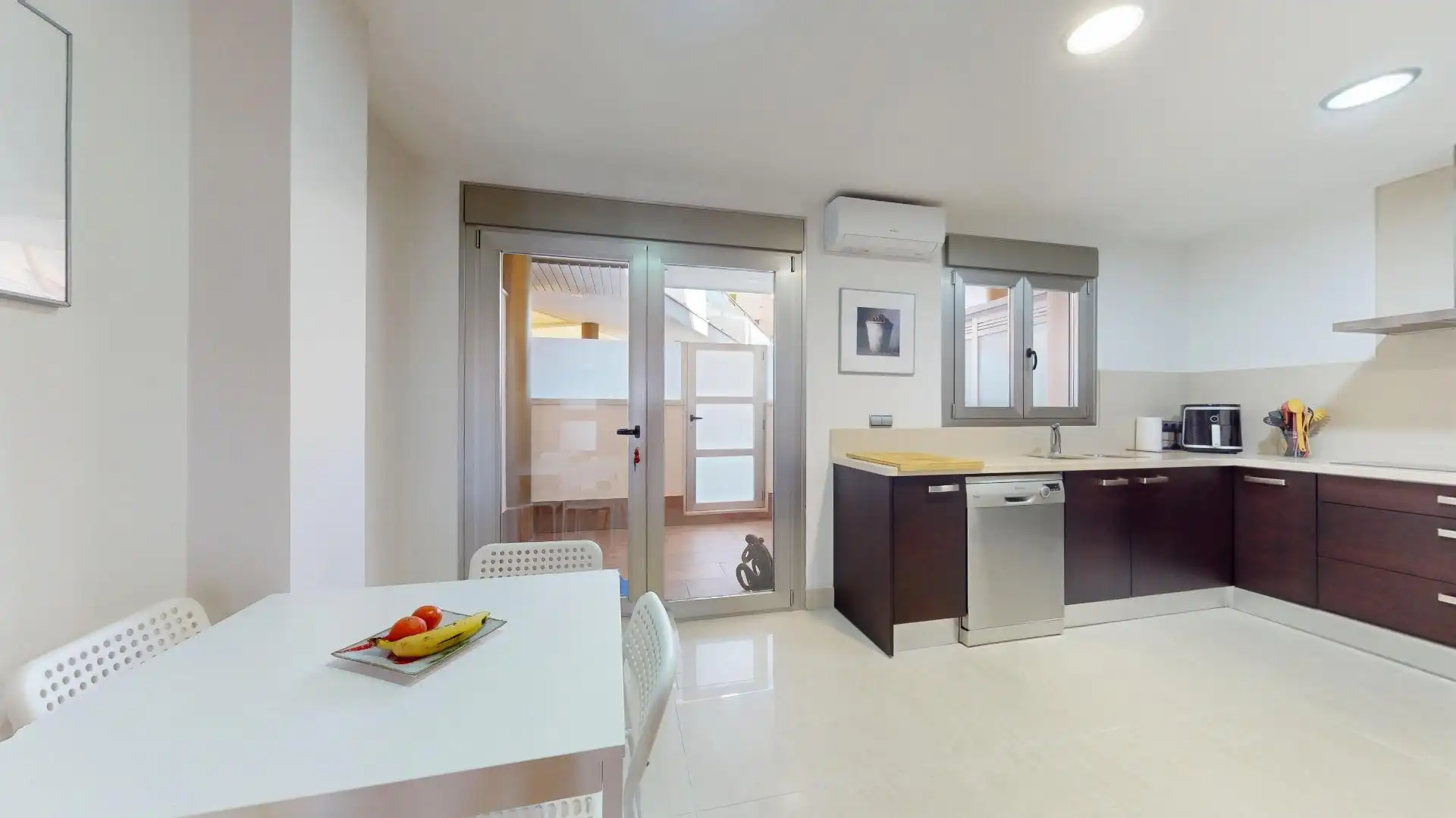 Cuina de Casa adosada en venda en Pilar de la Horadada amb Aire condicionat, Jardí privat i Parquet