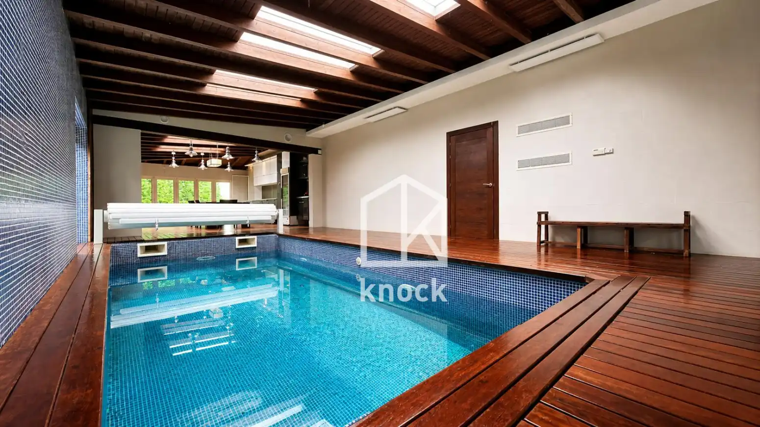 Piscina de Casa o xalet en venda en Oviedo  amb Calefacció, Parquet i Terrassa
