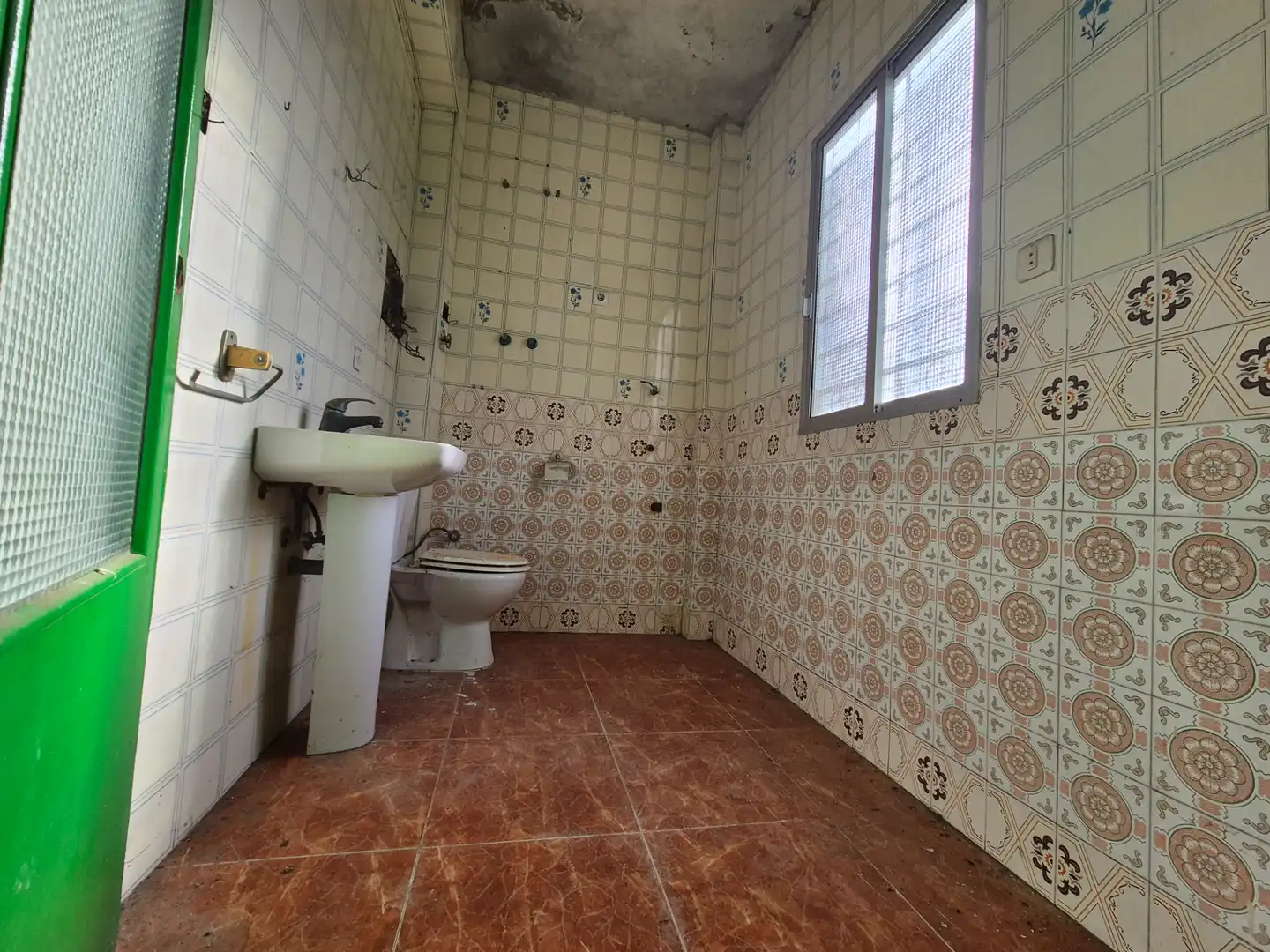 Bany de Casa o xalet en venda en Alcalá de Guadaira amb Jardí privat i Piscina