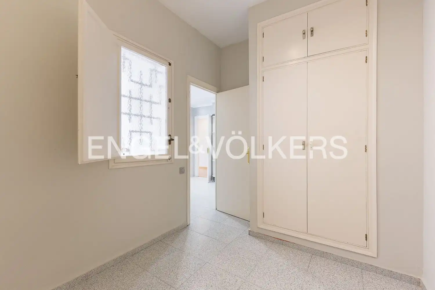 Wohnung zur Miete in Valencia mit Klimaanlage, Heizung und Parkett