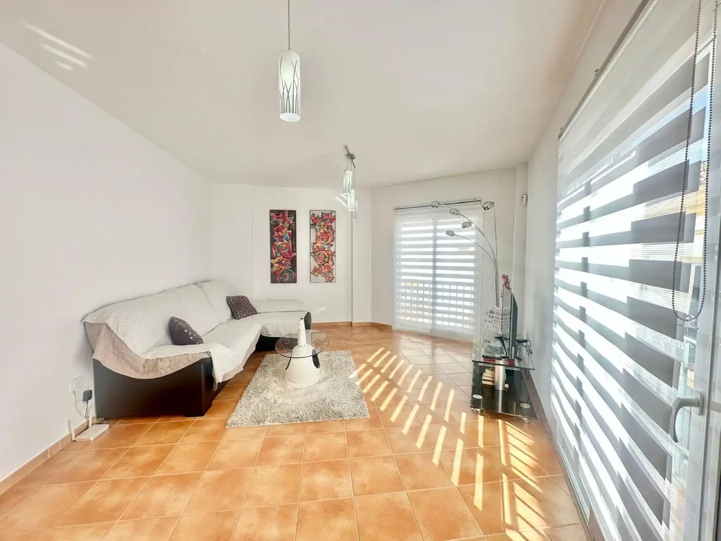 Sala d'estar de Dúplex en venda en Marbella amb Aire condicionat i Moblat