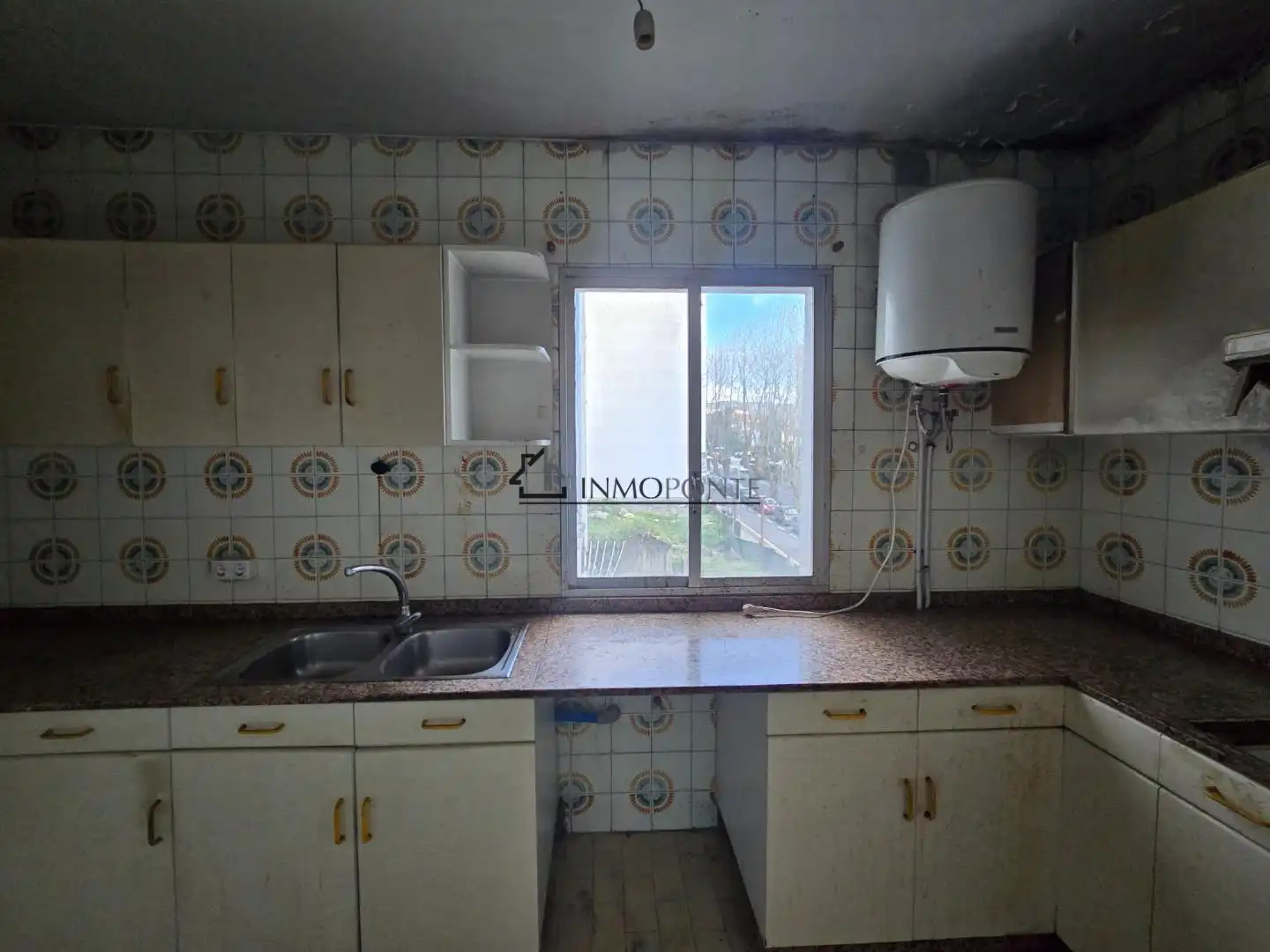 Küche von Wohnung zum Verkauf in Pontevedra Capital  mit Heizung, Parkett und Terrasse