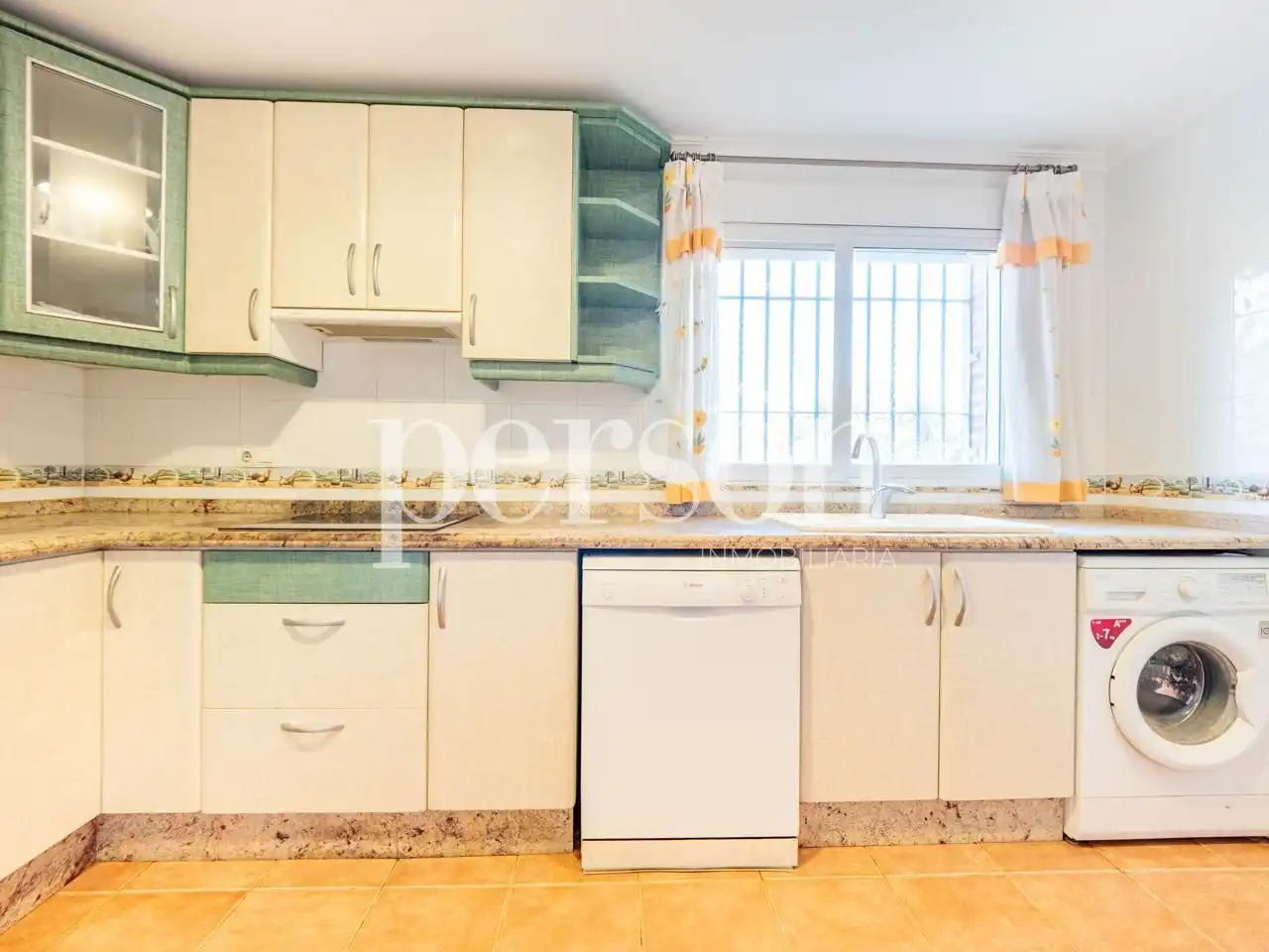 Cocina de Casa o chalet en venta en Chiva con Jardín privado, Terraza y Piscina