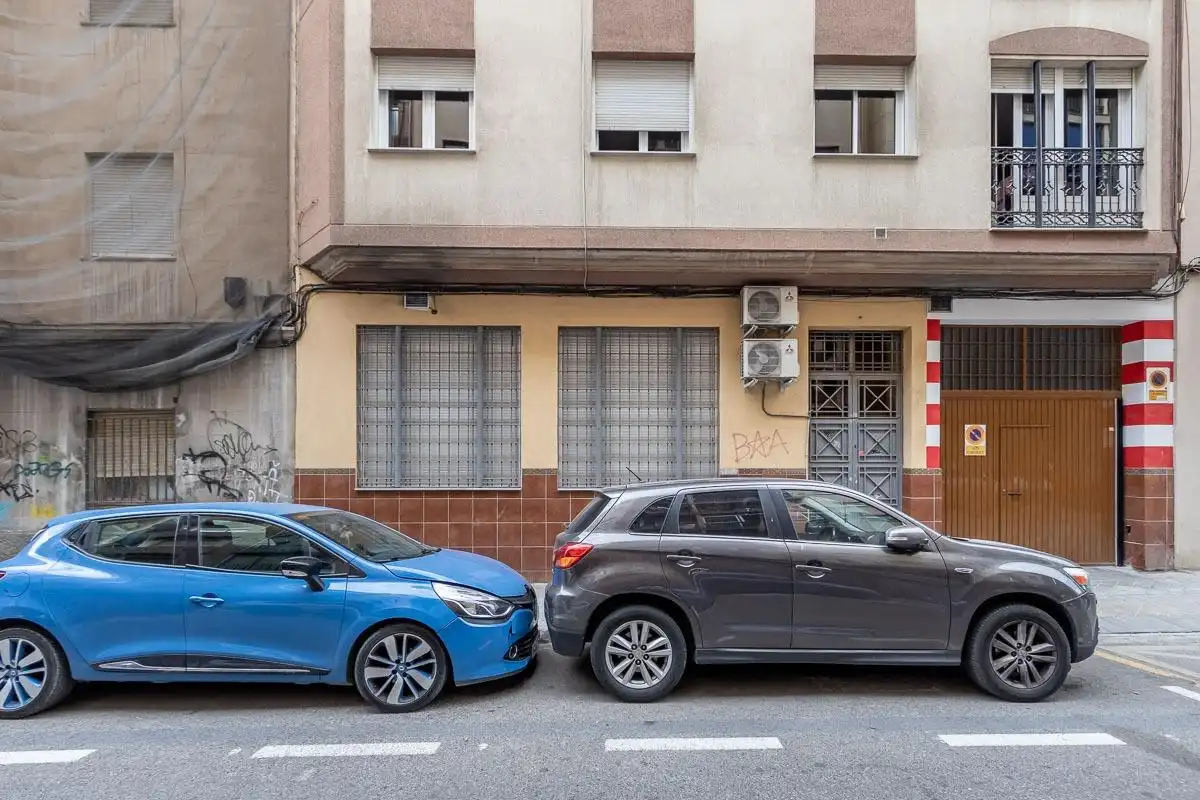 Parking de Local en venta en Granada con Aire acondicionado