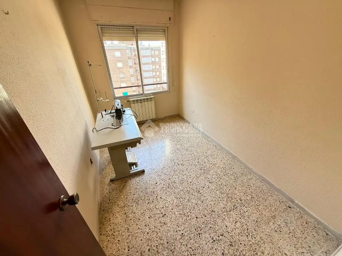 Habitación de Piso en venta en Zaragoza con Calefacción y Balcón