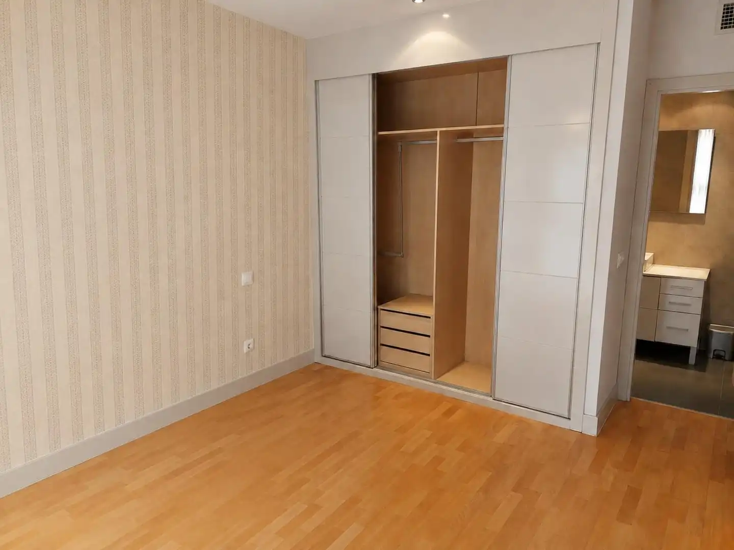 Apartament de lloguer a Calle FLAUTA MAGICA LA, Los Satélites - Roza Martín