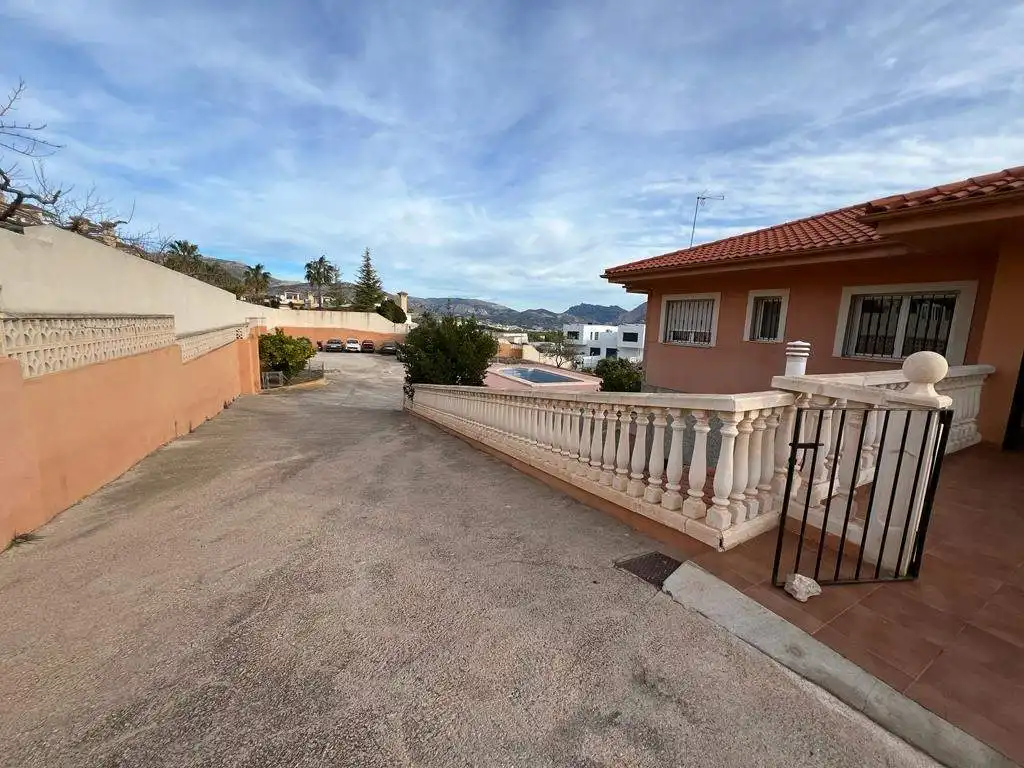 Außenansicht von Haus oder Chalet zum Verkauf in Polop mit Heizung, Privatgarten und Terrasse