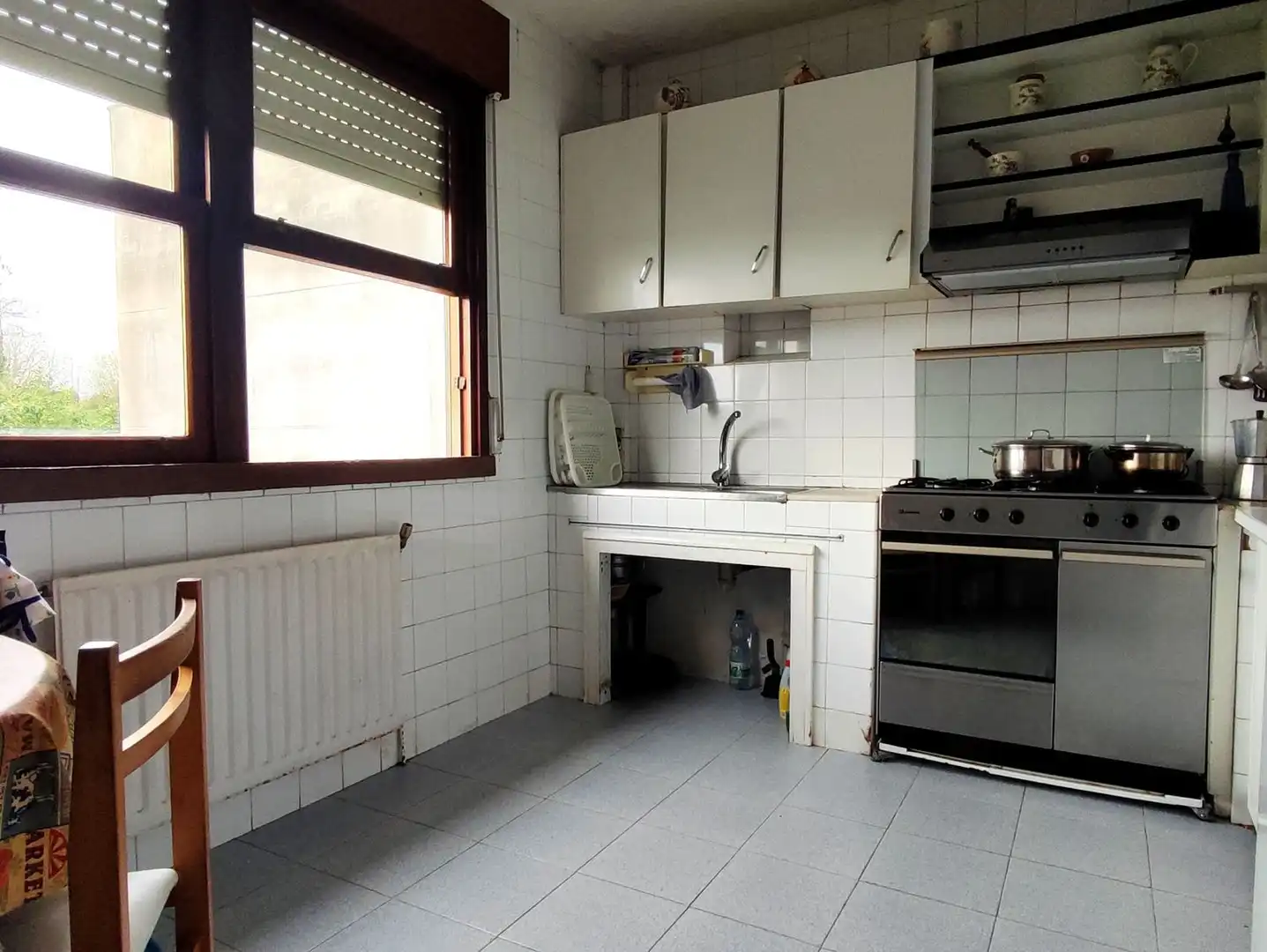 Cuina de Casa o xalet en venda en Carral amb Jardí privat, Terrassa i Moblat