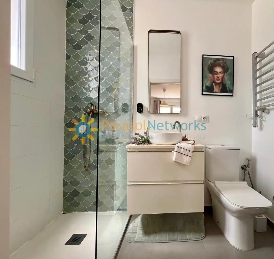 Badezimmer von Wohnungen zur Miete in Oliva mit Klimaanlage, Terrasse und Möbliert