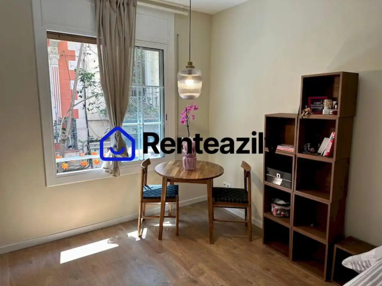 Comedor de Estudio de alquiler en Barcelona con Aire acondicionado, Parquet y Amueblado