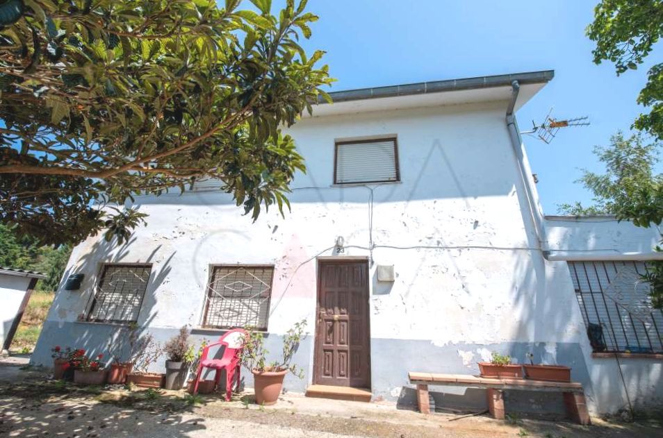 Vista exterior de Casa o xalet en venda en Santa Cruz de Bezana amb Calefacció