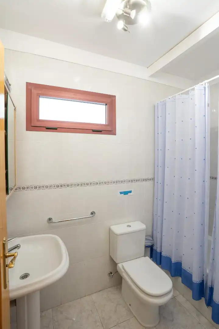Baño de Edificio en venta en San Cristóbal de la Laguna con Alarma