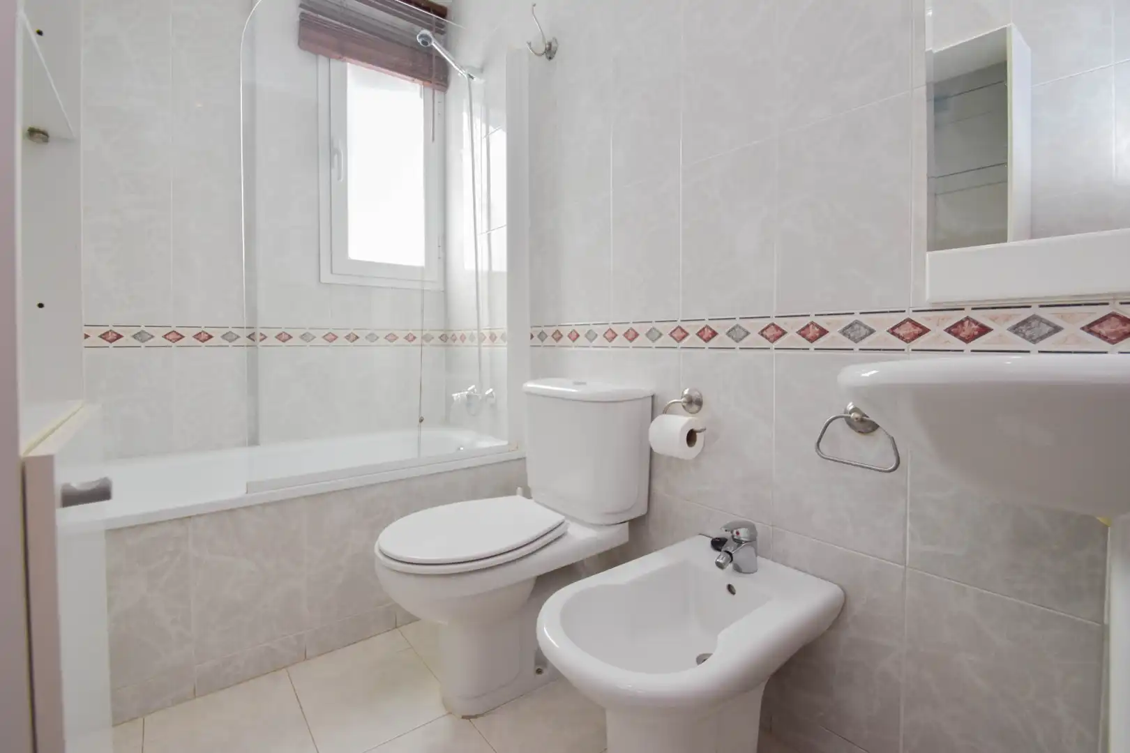 Baño de Piso en venta en Granada con Aire acondicionado, Calefacción y Terraza