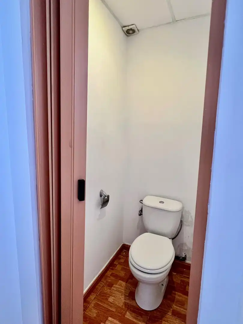 Bany de Local en venda en Sabadell
