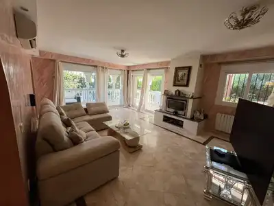Chalet con piscina en venta en Calle de la Gaviota, 29604 Marbella, imagen 5