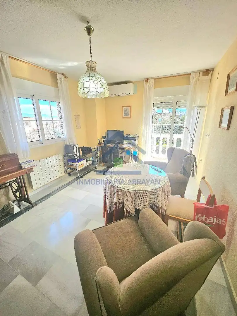 Sala de estar de Casa o chalet en venta en Ogíjares con Aire acondicionado, Calefacción y Jardín privado