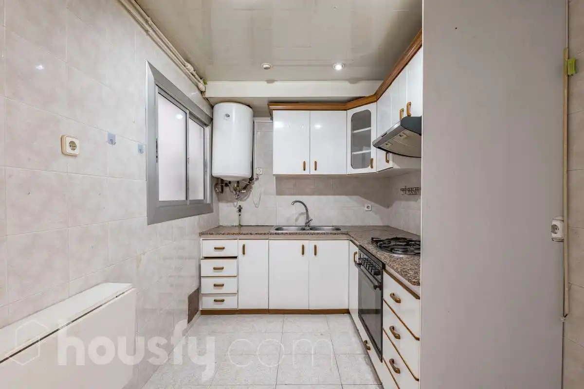 Kitchen of Flat for sale in Barcelona