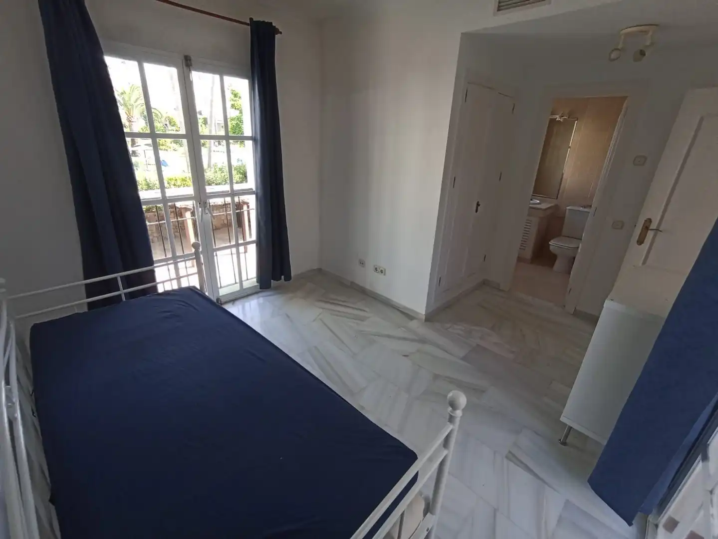 Habitación de Casa o chalet en venta en Estepona con Calefacción, Terraza y Trastero