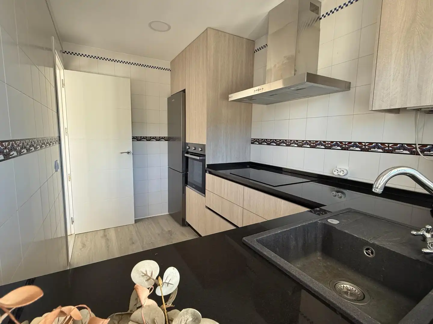 Cuina de Apartament en venda en Chiclana de la Frontera amb Terrassa, Moblat i Piscina comunitària