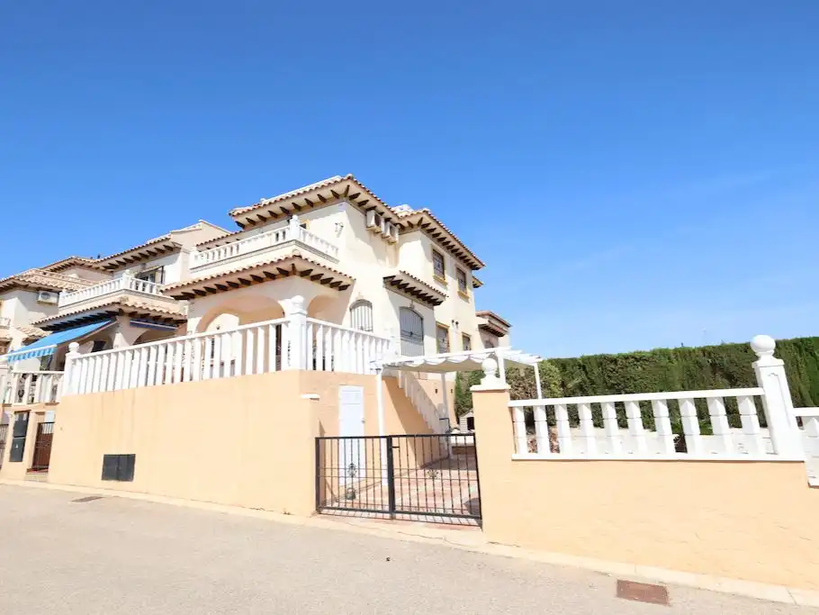Semi-detached house with pool for sale in Castillo de la Torre Grosa 32