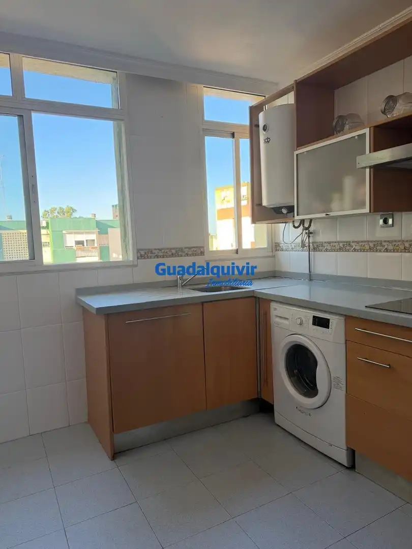 Küche von Wohnung zum Verkauf in Montequinto mit Klimaanlage und Terrasse