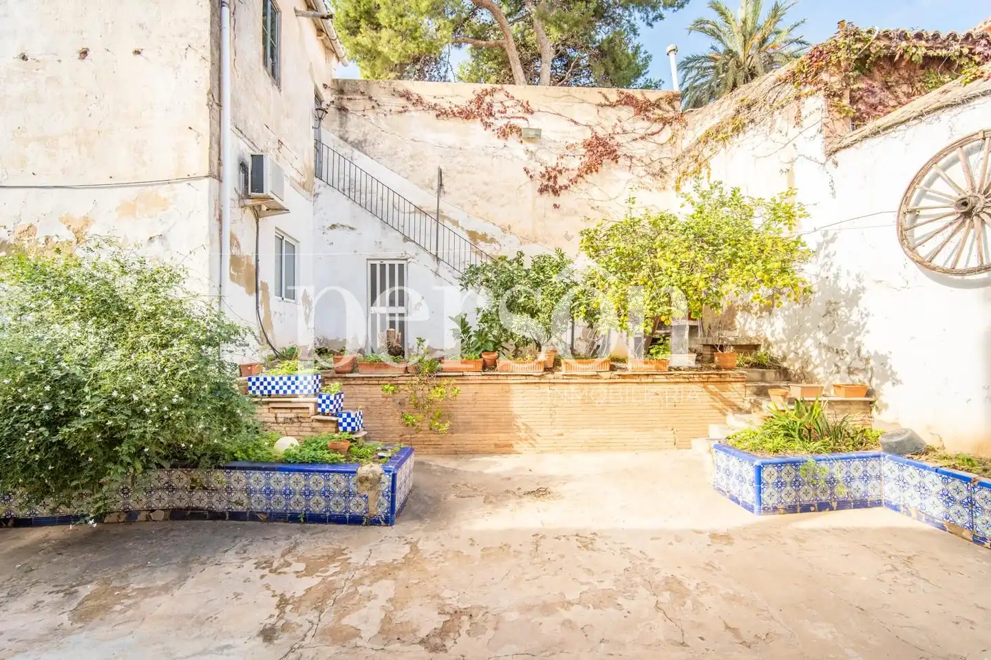 Vista exterior de Casa o xalet en venda en Rocafort amb Aire condicionat, Jardí privat i Terrassa