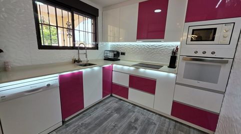 BONITO ADOSADO REFORMADO CON PISCINA PRIVADA EN SECTOR 25  TORREVIEJA  4 HAB, 2 BAÑOS, SOLEADO., imatge 2