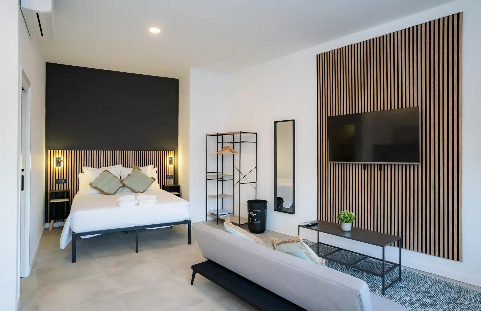 Bedroom of Study for sale in Málaga  with Community pool