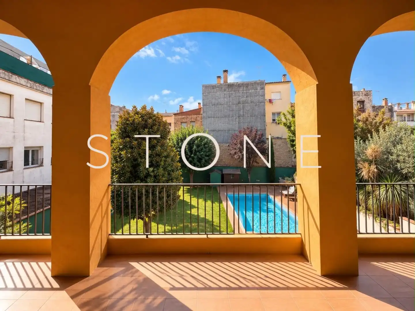 Exterior view of Houses for sale in Banyoles, Girona