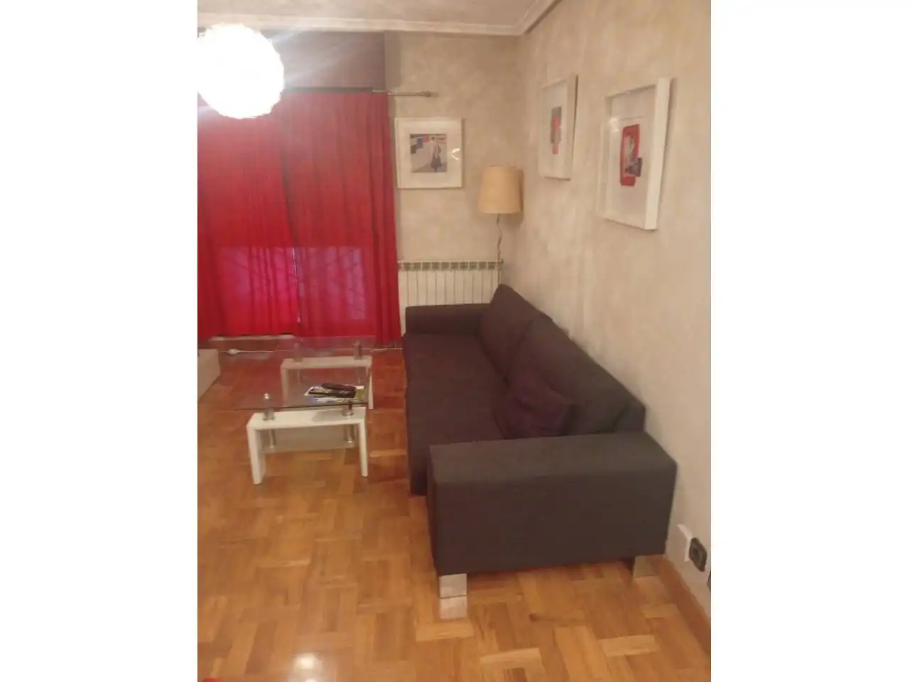 Sala d'estar de Pis en venda en Oviedo  amb Calefacció, Parquet i Moblat