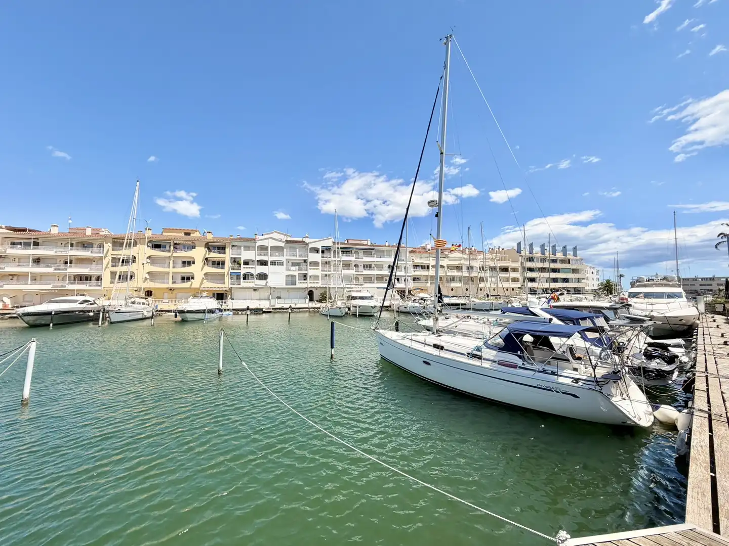 Parking de Dúplex en venta en Empuriabrava con Calefacción, Terraza y Horno