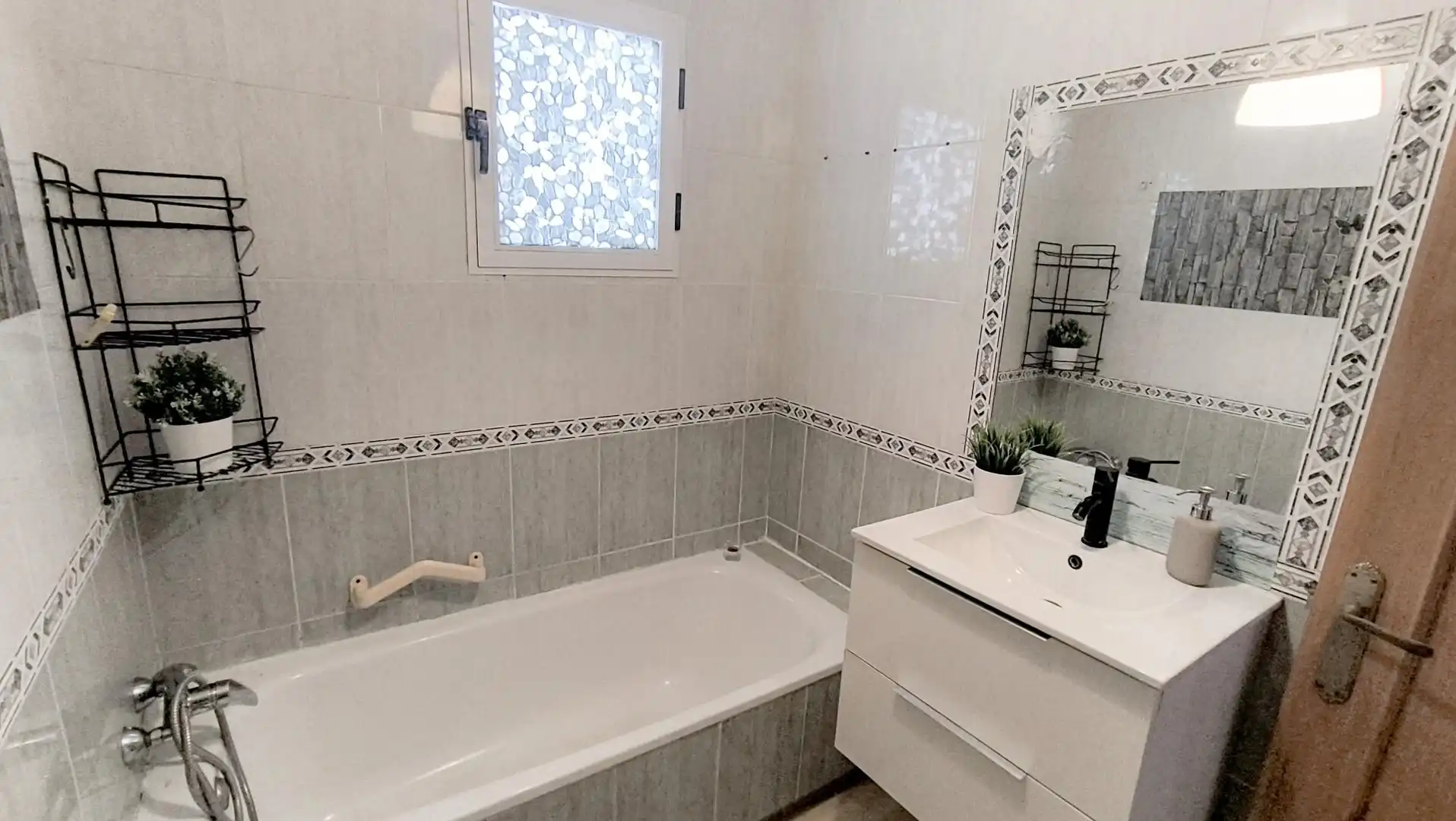 Bathroom of Flat for sale in Torrevieja  with Terrace
