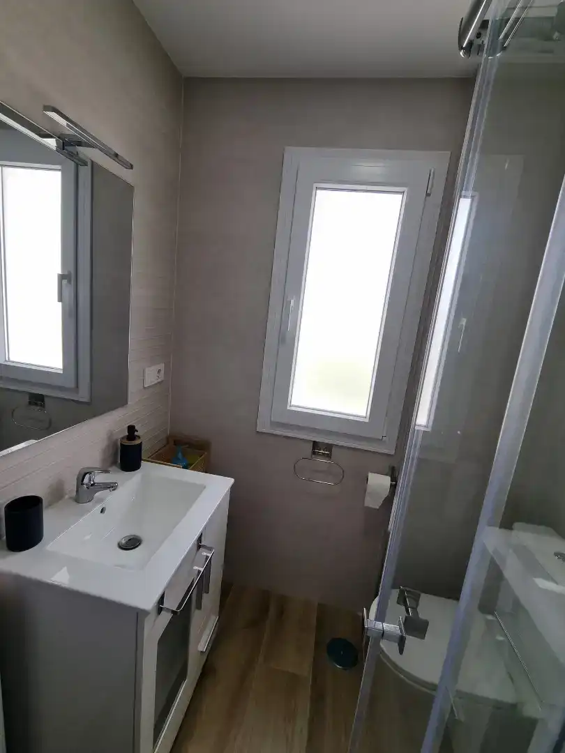 Badezimmer von Wohnung zur Miete in Algeciras