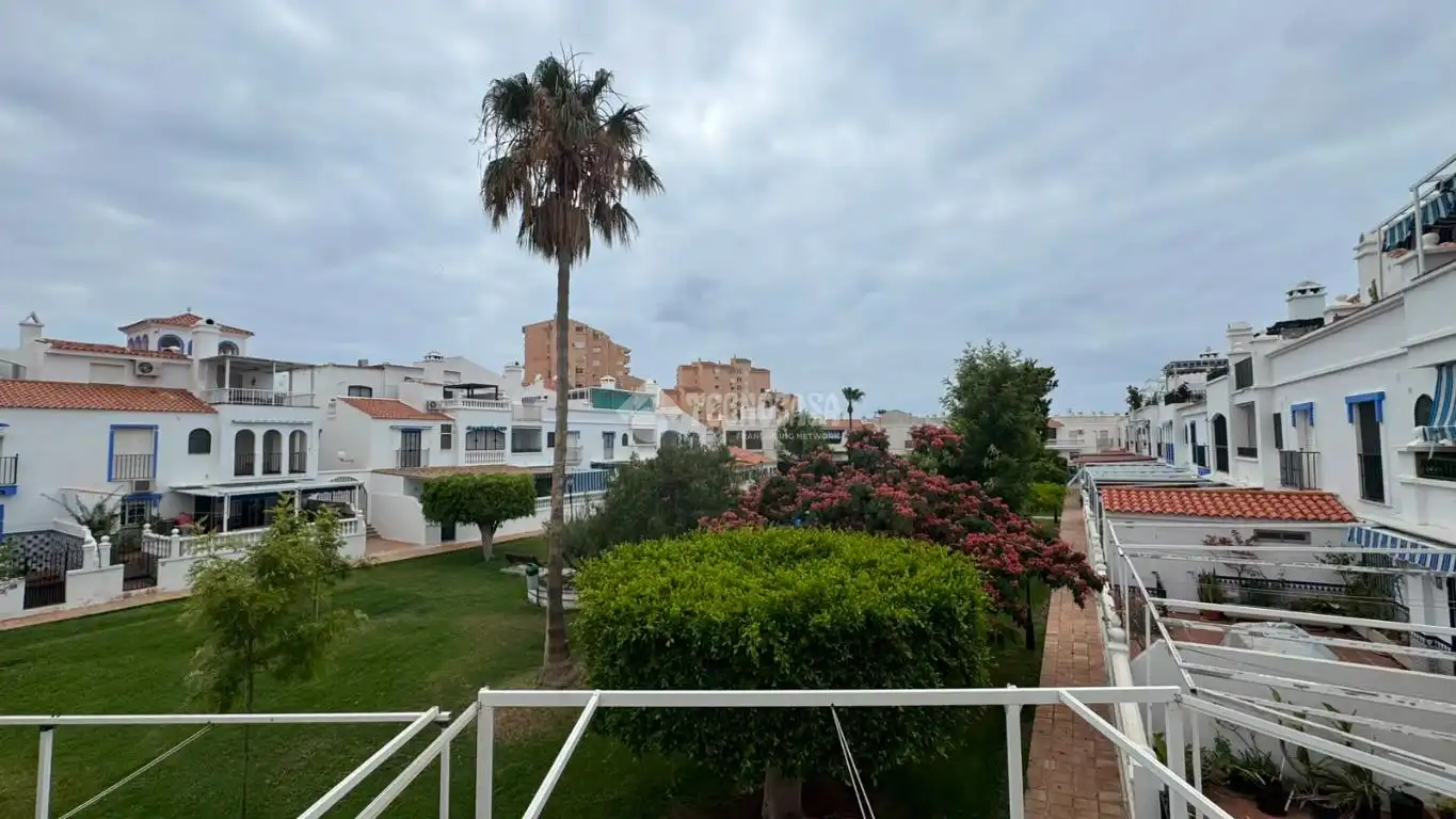 Vista exterior de Dúplex en venta en Motril con Terraza, Piscina y Piscina comunitaria