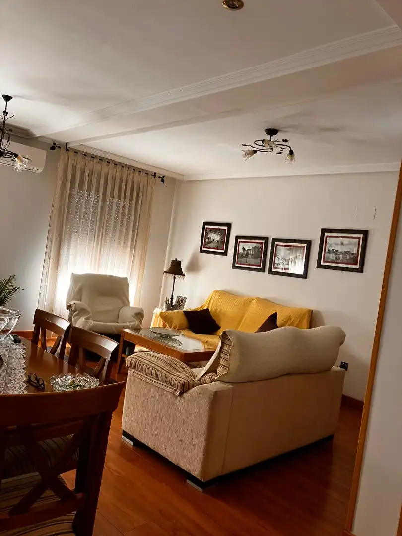 Sala de estar de Piso en venta en Ocaña con Calefacción, Trastero y Piscina comunitaria