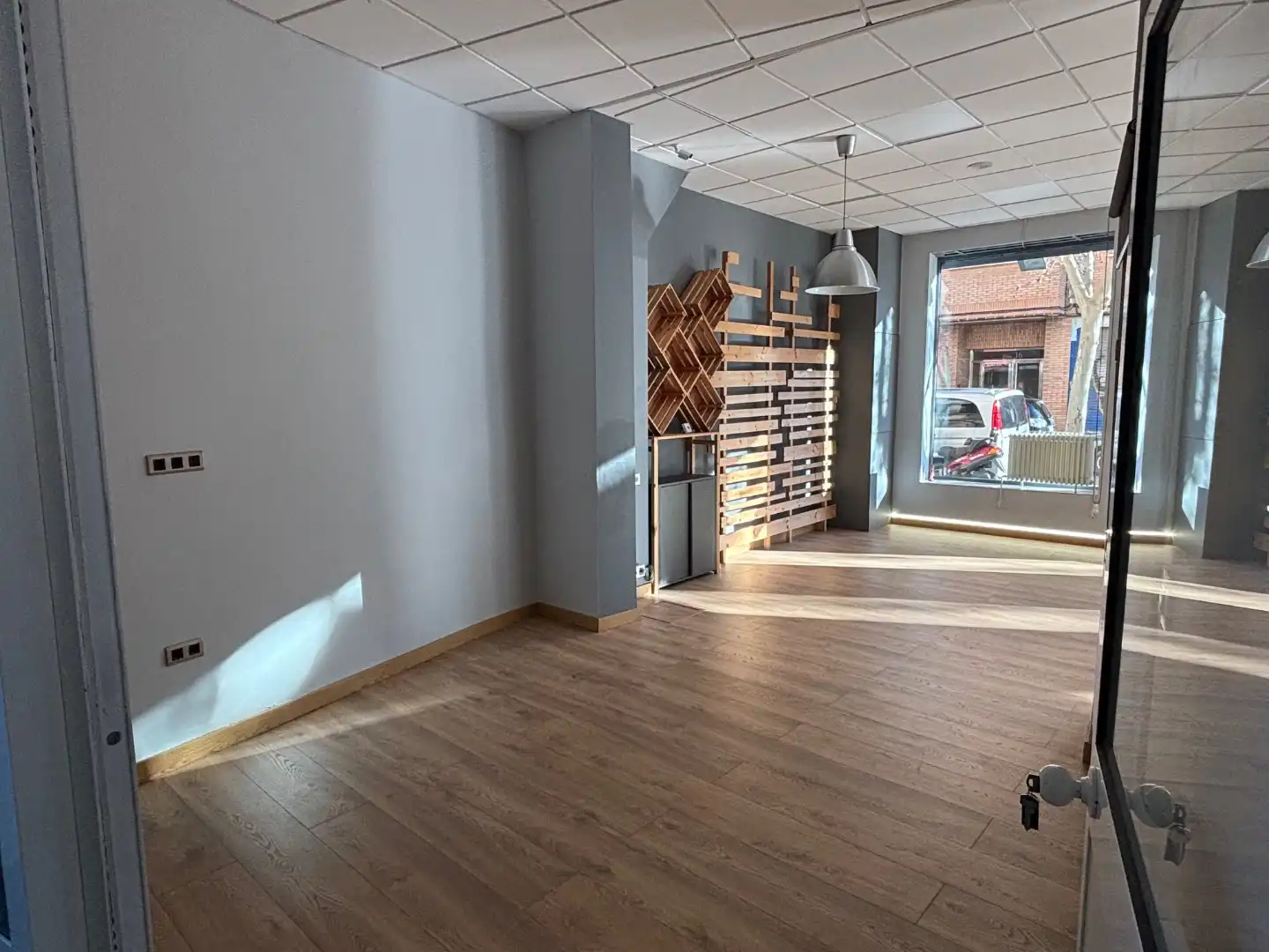 Commercial properties for rent in Zaragoza  with Air Conditioner, Heating and Parquet flooring