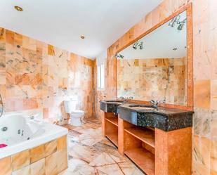 Bathroom of House or chalet for sale in Marbella  with Community pool