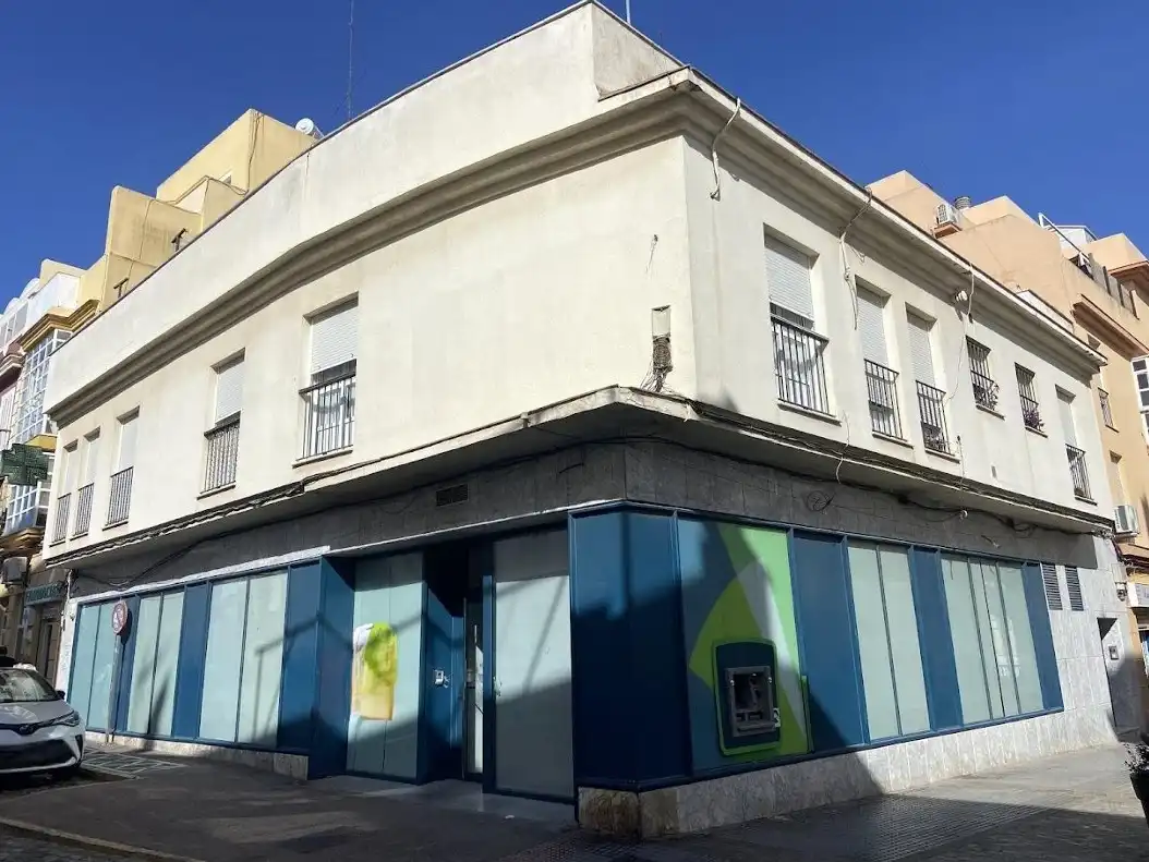 Locale commerciale in vendita a El Cristo - Cayetano Roldán