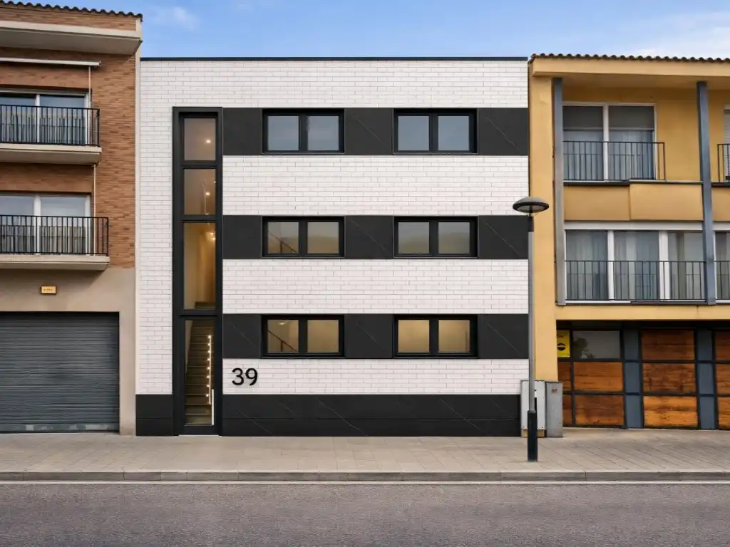 Flat with lift for sale in Calle Comtal, imagen 3