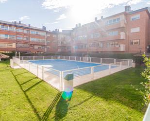 Swimming pool of Flat for sale in Majadahonda  with Air Conditioner, Heating and Private garden