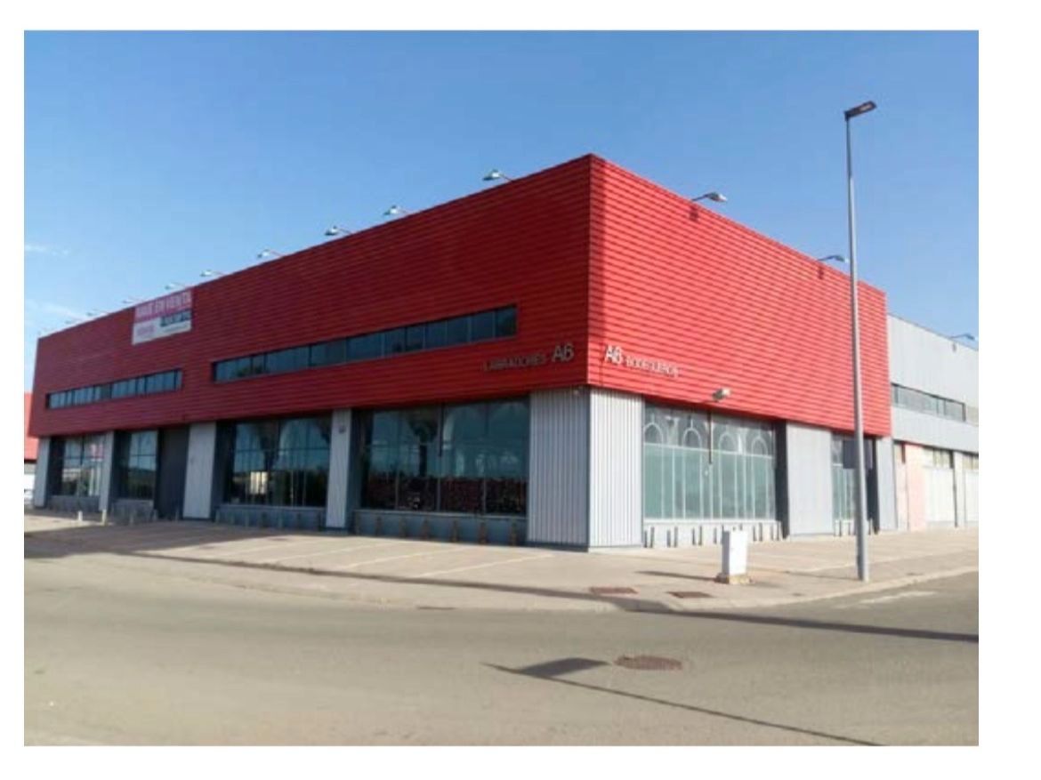 Vista exterior de Local de alquiler en Carrión de los Céspedes con Terraza y Alarma