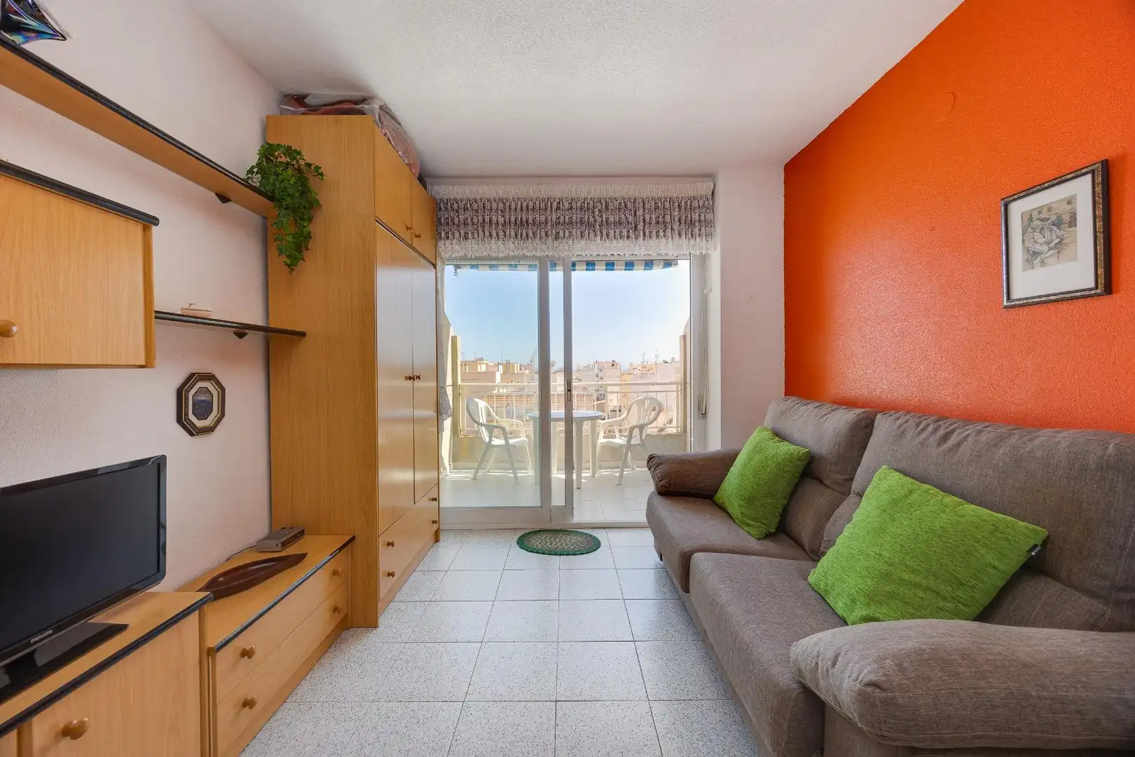 Sala de estar de Estudio en venta en Torrevieja con Terraza, Amueblado y Balcón