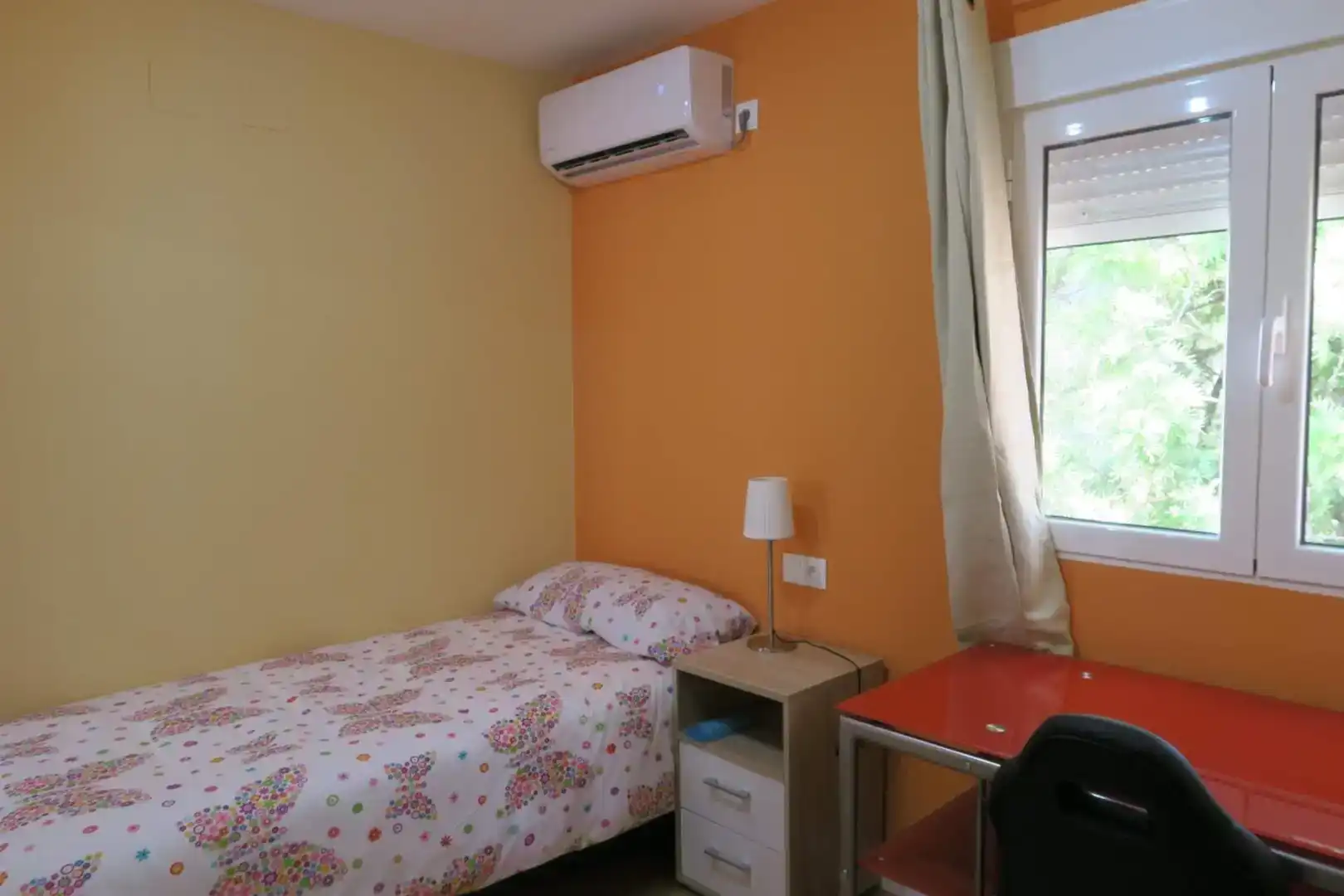Dormitori de Apartament per a compartir en Sevilla amb Aire condicionat, Parquet i Moblat